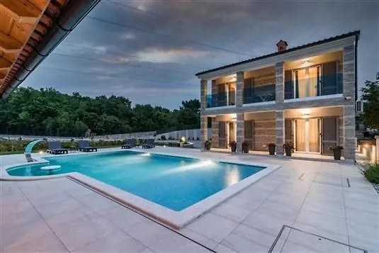 פולה Attractive Villa