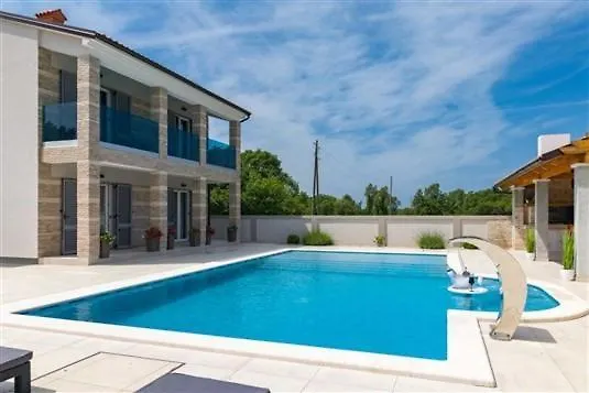 פולה Attractive Villa 0*,  קרואטיה