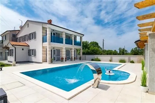 פולה Attractive Villa