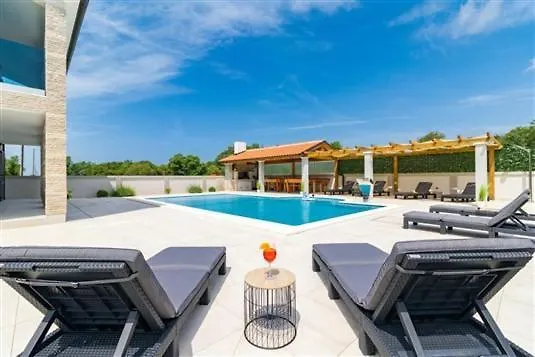 פולה Attractive Villa קרואטיה