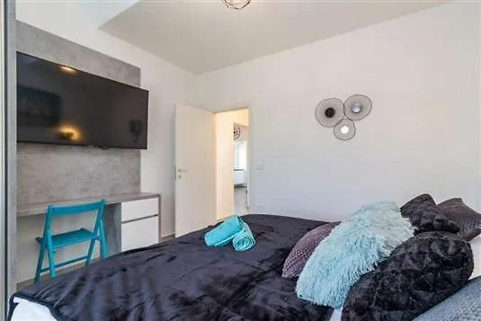 פולה Attractive Villa