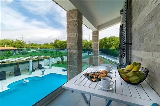 פולה Attractive Villa