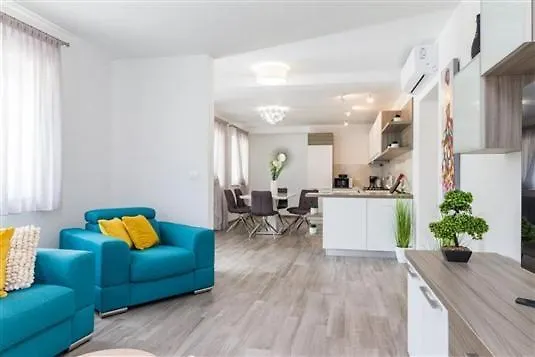 פולה Attractive Villa קרואטיה