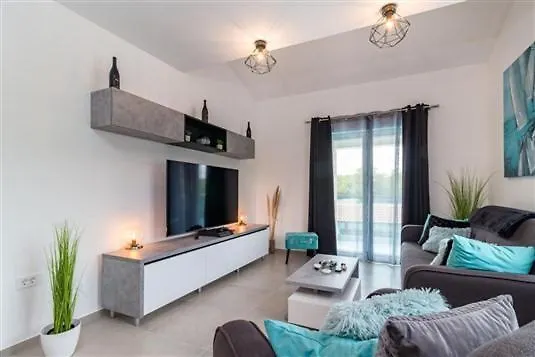 פולה Attractive Villa