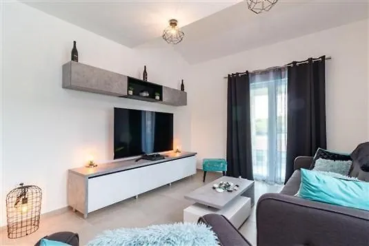 Attractive Villa 풀라