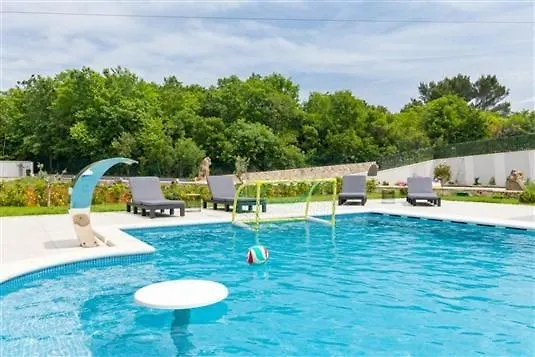 פולה Attractive Villa קרואטיה